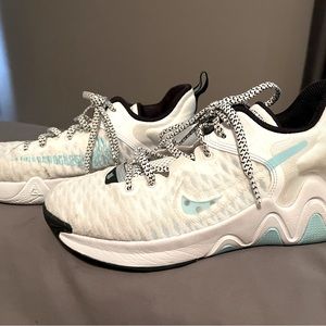 Nike Giannis A. Immortality Big Kid’s basketball shoe, like new, great condition